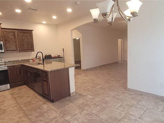 4th image of 1535 Kyle Avenue