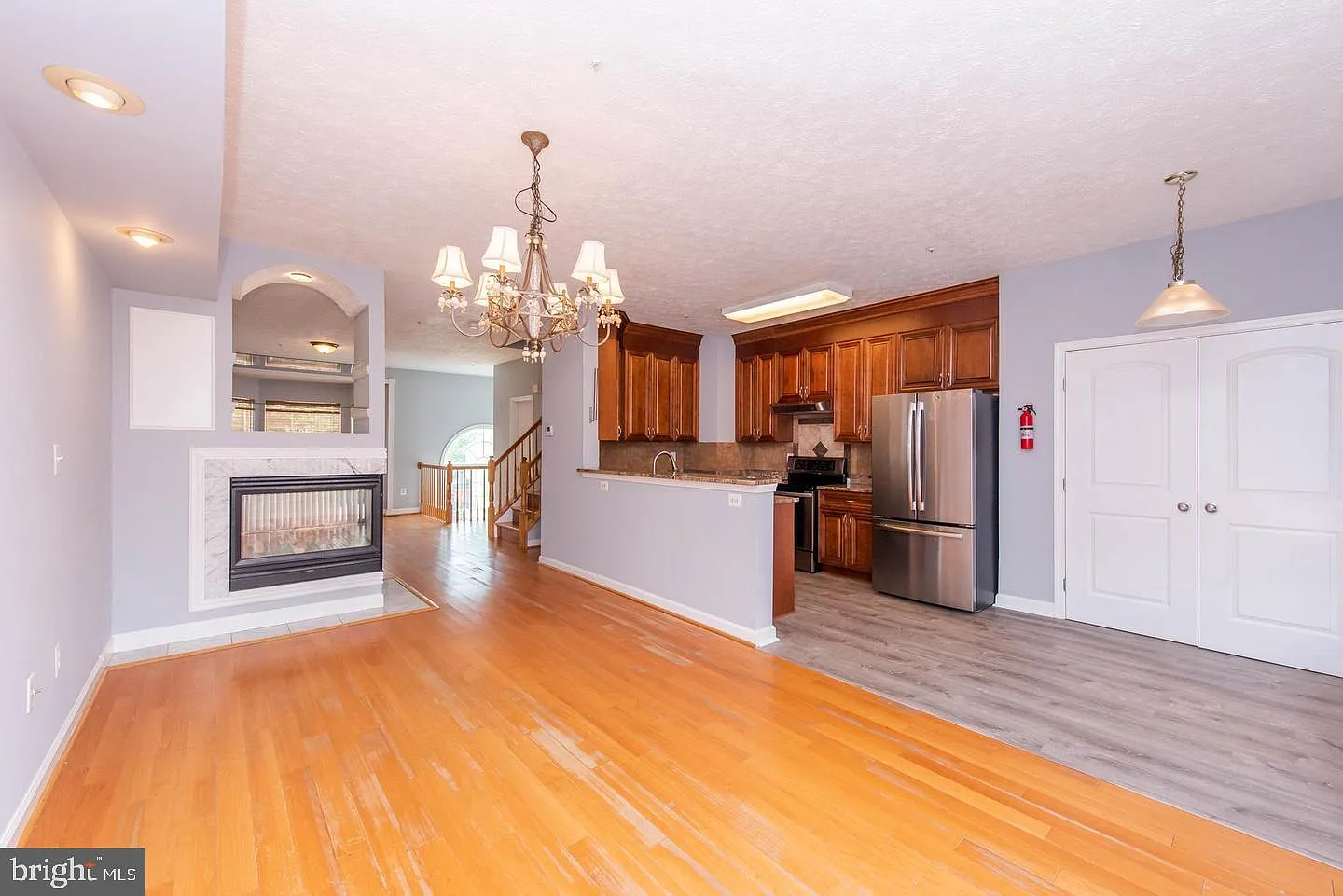 3 bed, 4.0 bath, 2112 sqft, $3,050 — Photo 4