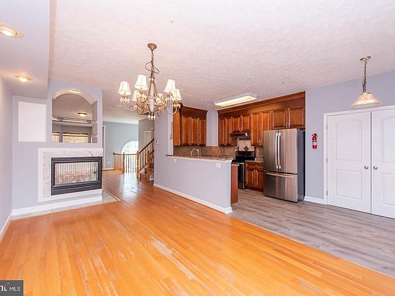 4th image of 8404 Oak Meade Way
