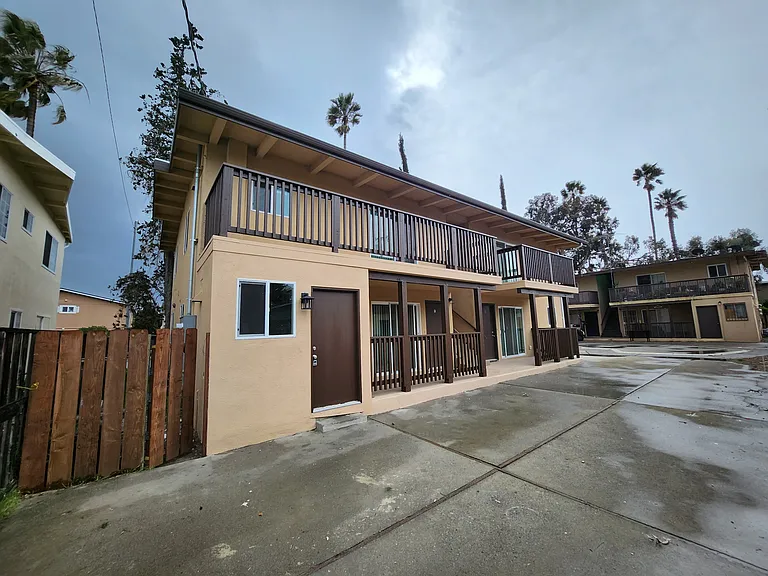 805 Sharmon Palms Ln #B — Photo 2