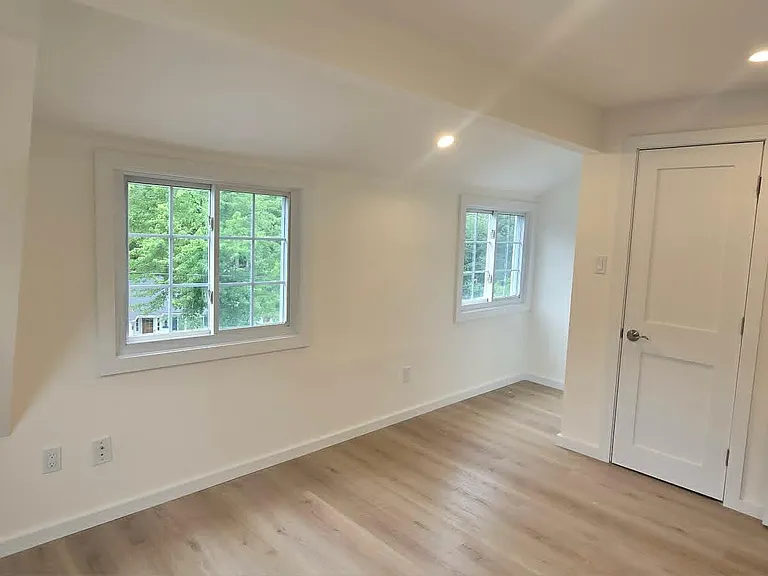90 Nassau Rd — Photo 13