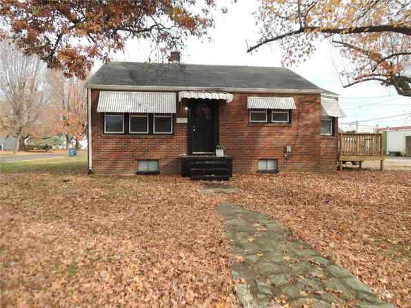 702 Charles Ave, Greenville, IL 62246
