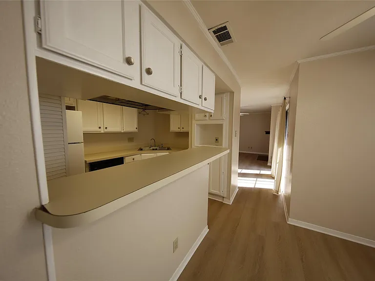 1510 W North Loop Blvd #412 — Photo 9