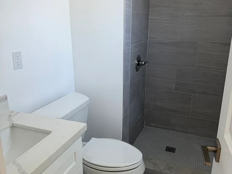 1130 S Inglewood Ave — Photo 2