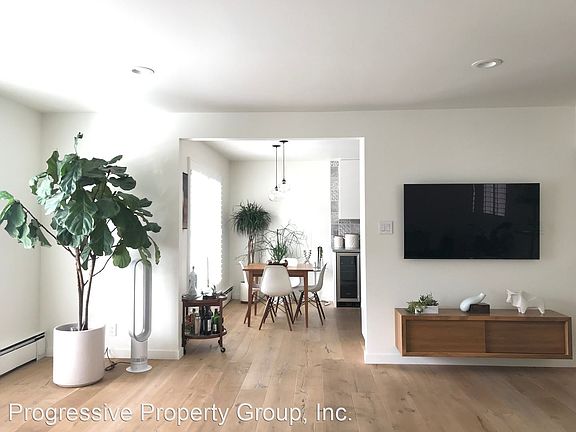 5th image of 1049 Dolores St APT 3