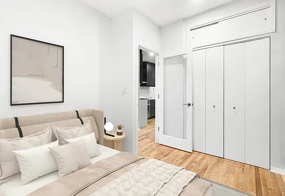 Rented by SR8 REALTY LLC | media 22