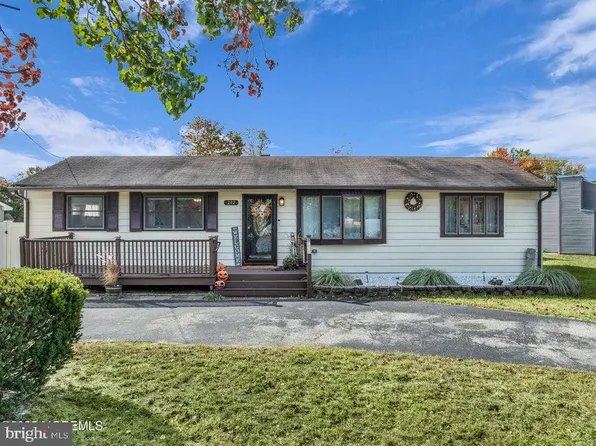202 Orangewood Dr, Brick, NJ 08723