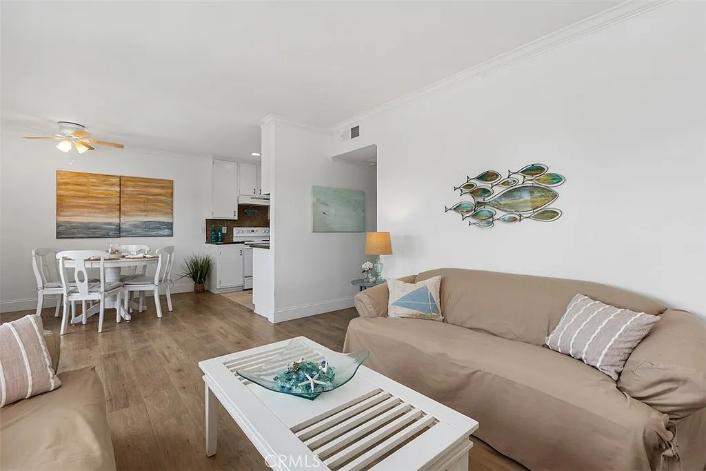 2 bed, 844 sqft, $3,800 — Photo 4