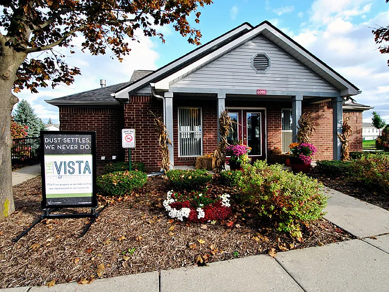 The Vista Apartments and Townhomes — Photo 11