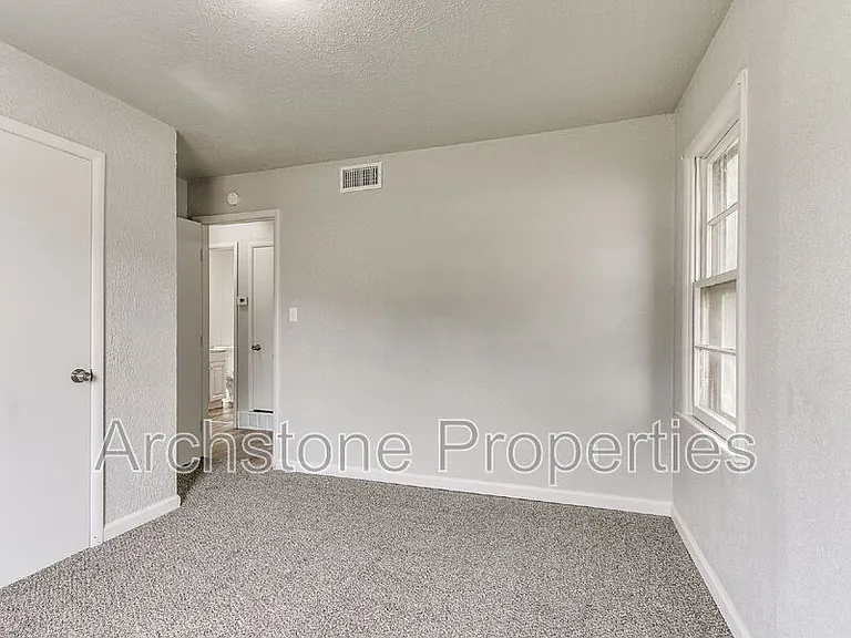 2312 Mustang St — Photo 34