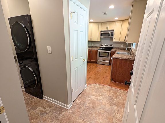 2nd image of 7040 Hoadly Rd #1