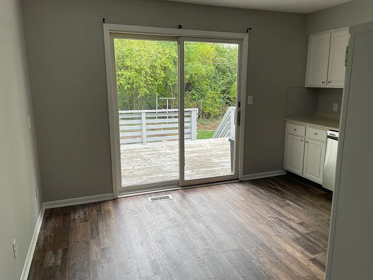 2510 Woodcliff Ave SE — Photo 3