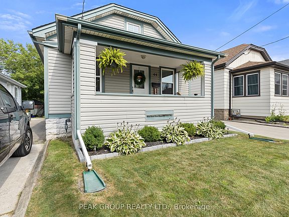 4th image of 44 Richmond Ave