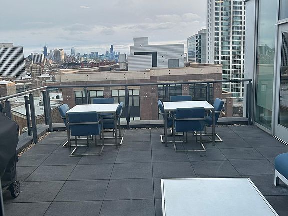 4th image of 3927 N Clarendon Ave #609