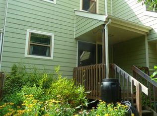 204 Cedarwood Ln, Carrboro, NC 27510