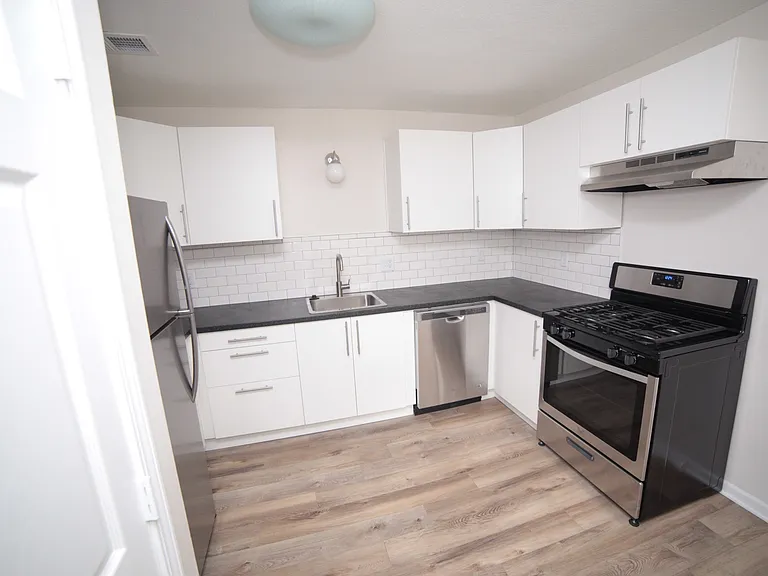 2812 W 43rd Ave #7 — Photo 4