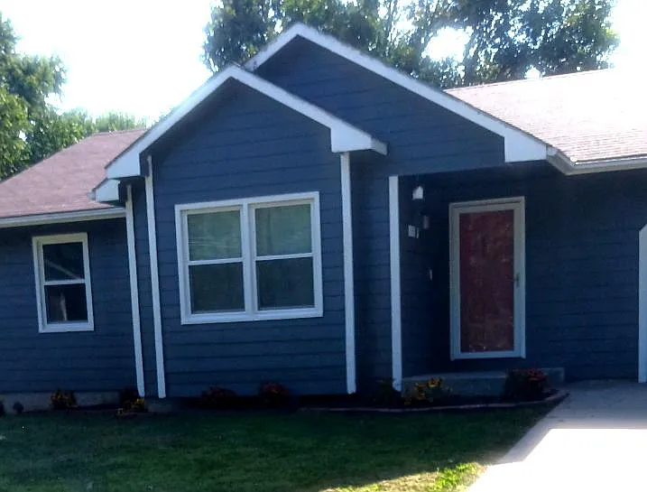 4 bed, 1.5 bath, 1607 sqft, $2,100 — Photo 2