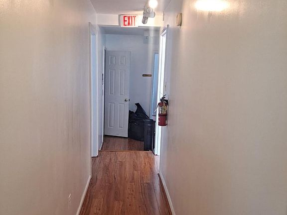 5th image of 1009 E St SE
