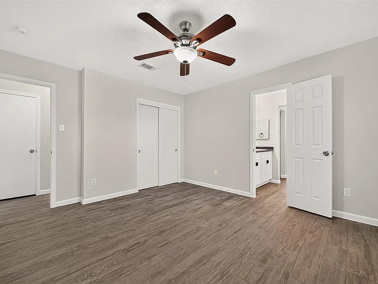 7407 Cortes Dr — Photo 22