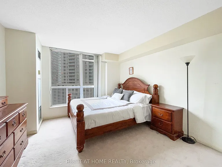 24 Wellesley St W #1113 — Photo 4