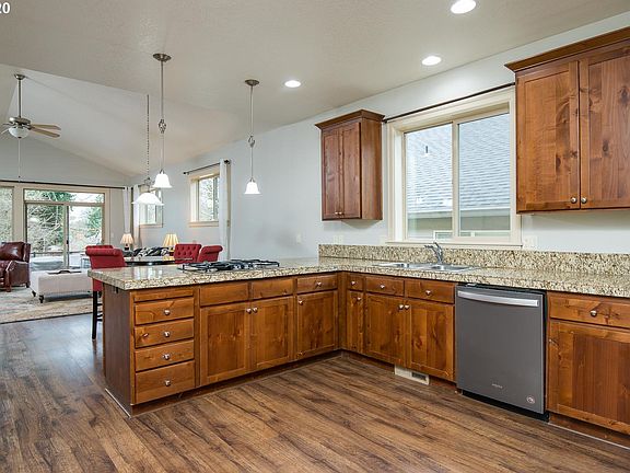 4th image of 14431 SE Garland Ln