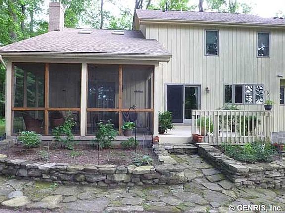 3rd image of 1239 Wellington Dr