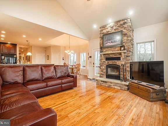 5th image of 790 Sunset Ridge Dr