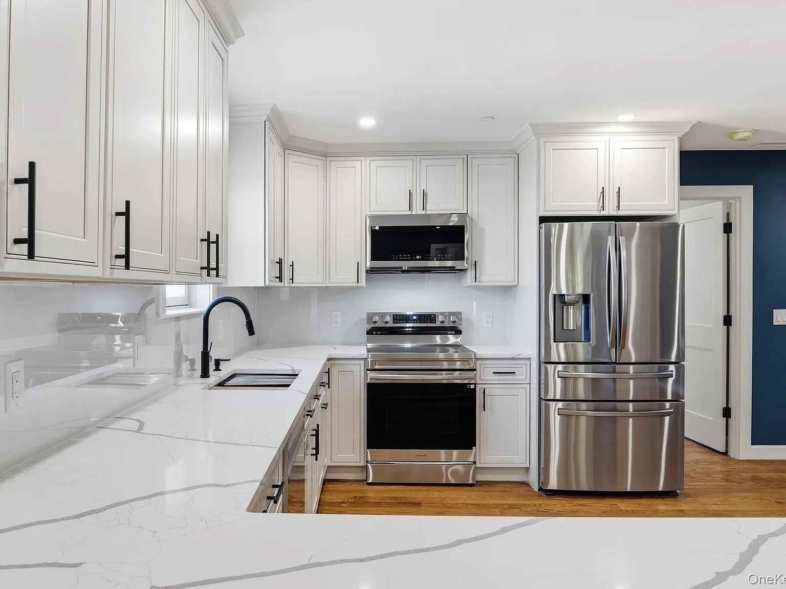 3 bed, 2.0 bath, 1300 sqft, $4,500 — Photo 1