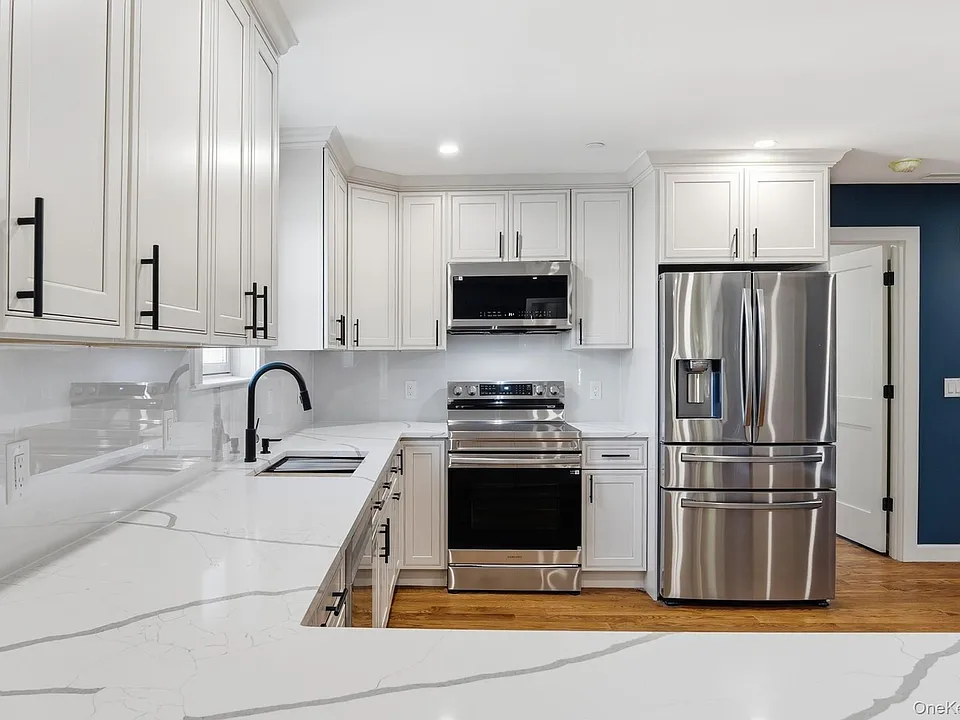 72 Beekman Ave #2