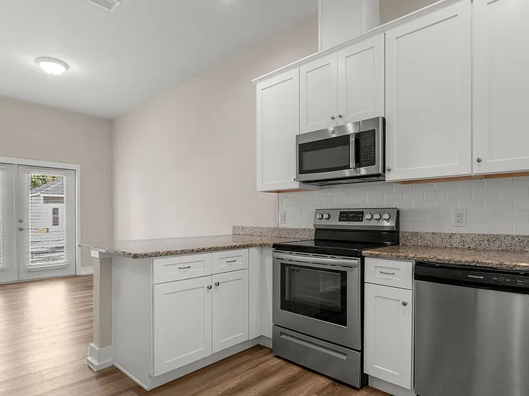 420 NW 1st St — Photo 15