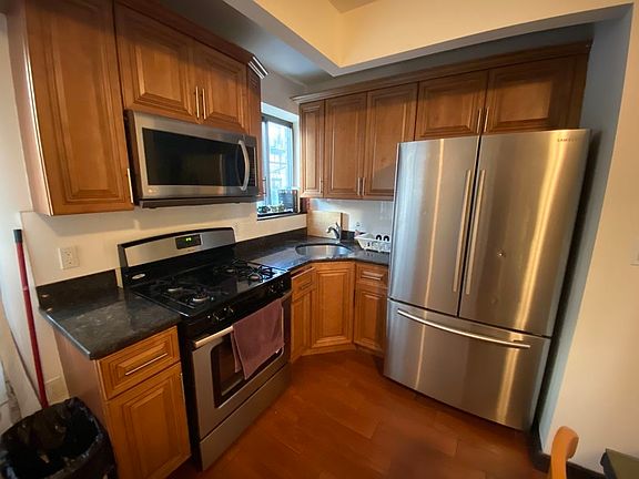 4th image of 28A Troutman St #2A