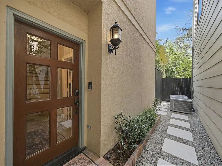 1707 Welch St — Photo 2