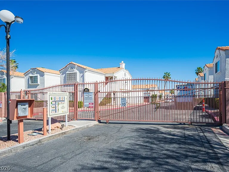 1800 Edmond St #207 — Photo 3