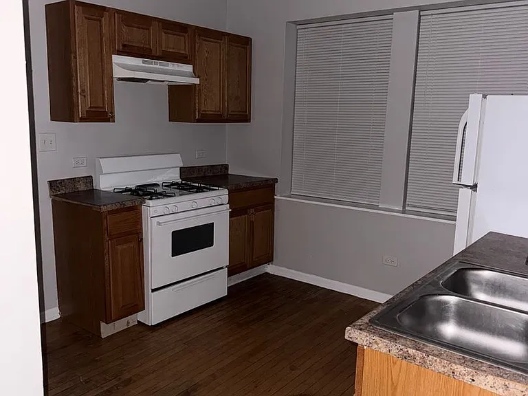 5607 S Green — Photo 2