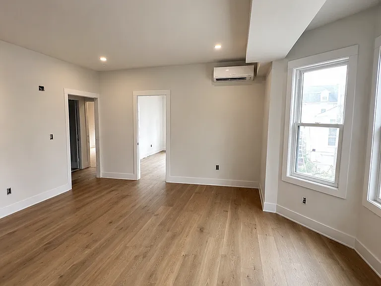11 Higgins Ave #2L — Photo 2