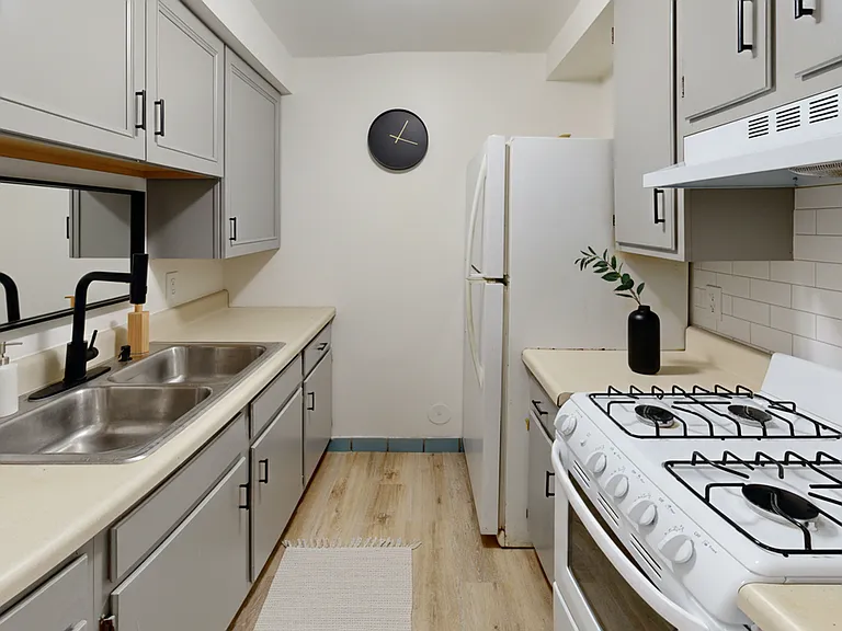 Wilson School Apartments — Photo 5