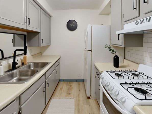 136 Shingiss St #206