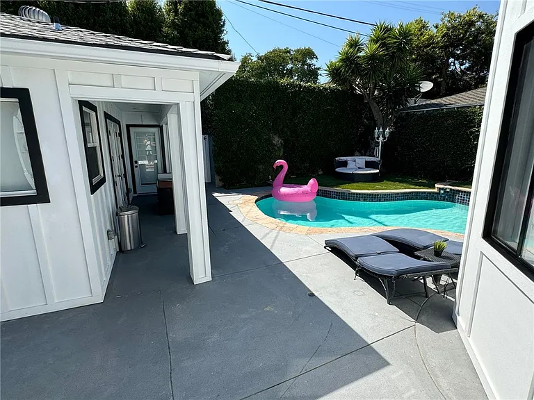 1207 Greenacre Ave — Photo 35