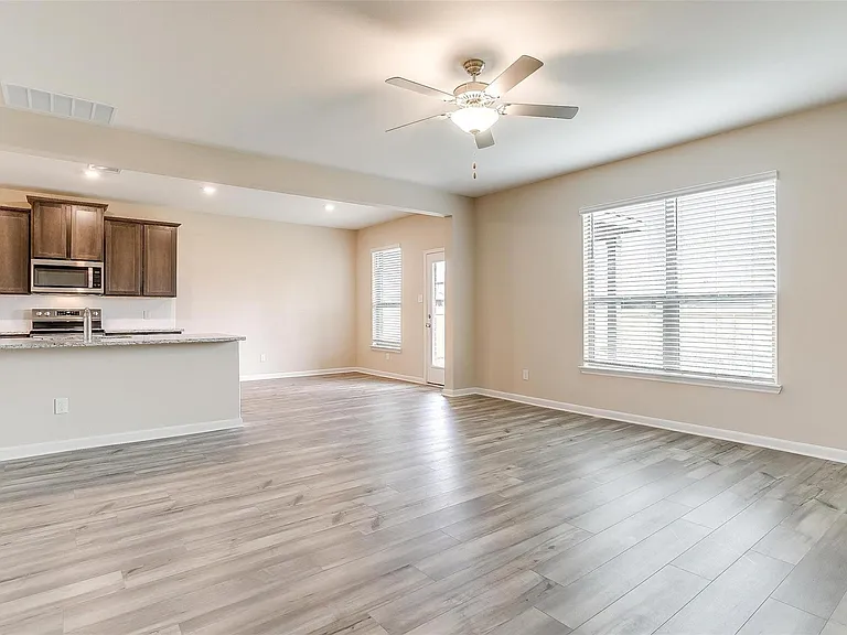 1025 McDonald Dr — Photo 5