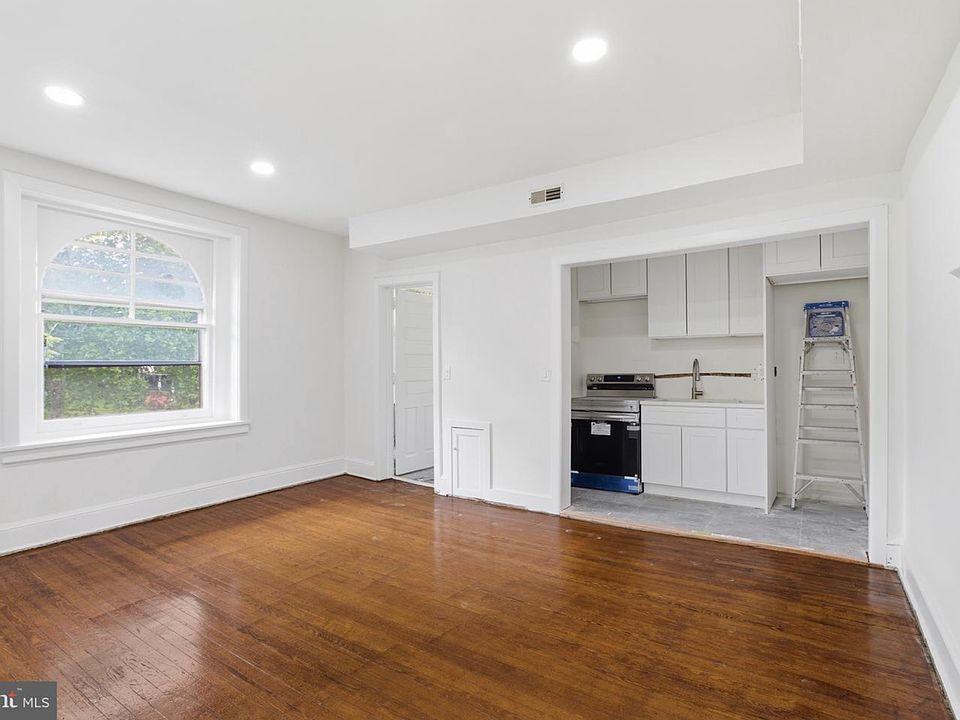 1st image of 5939 Drexel Rd #2