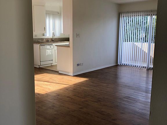 2nd image of 4943 Laurel Canyon Blvd APT 15