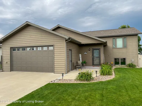 1178 7th St E, Dickinson, ND 58601