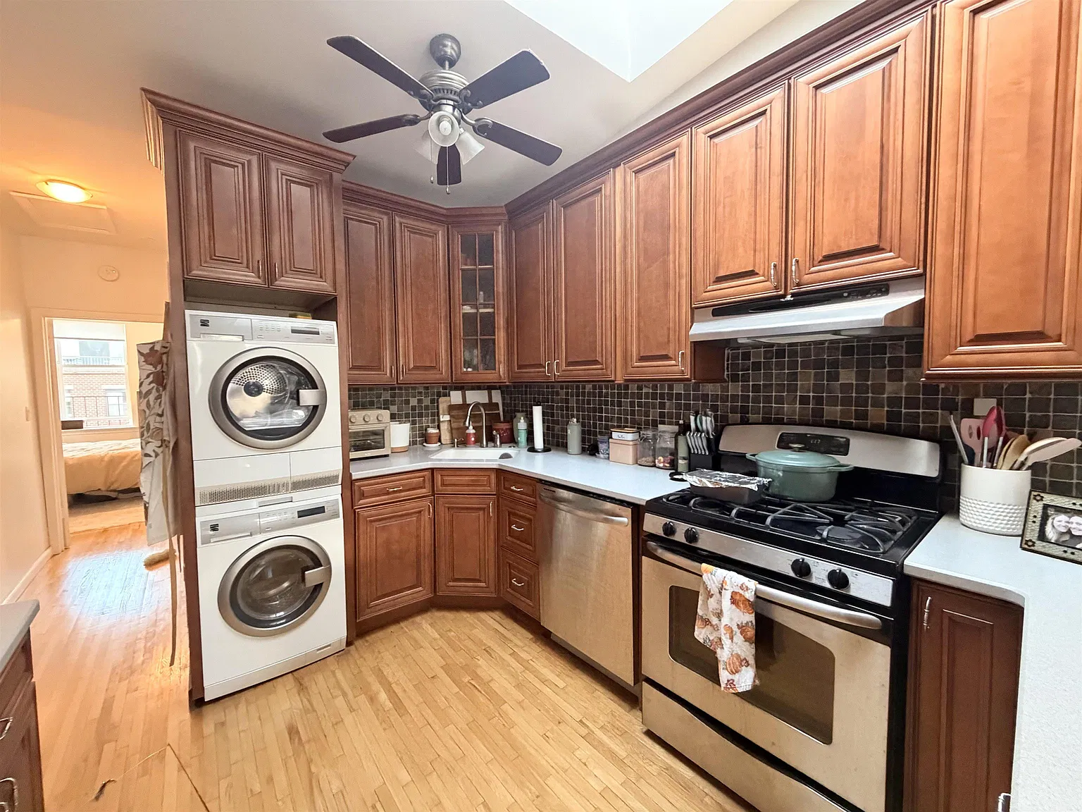 1 bed, 1.0 bath, 650 sqft, $3,150 — Photo 1