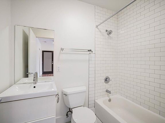 5th image of 306 N Bonnie Brae St