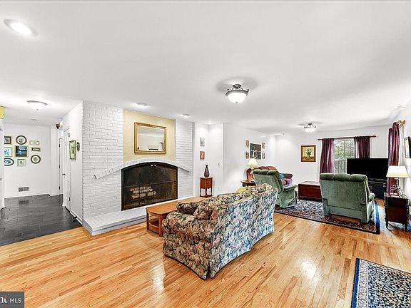 5th image of 701 Pheasant Run