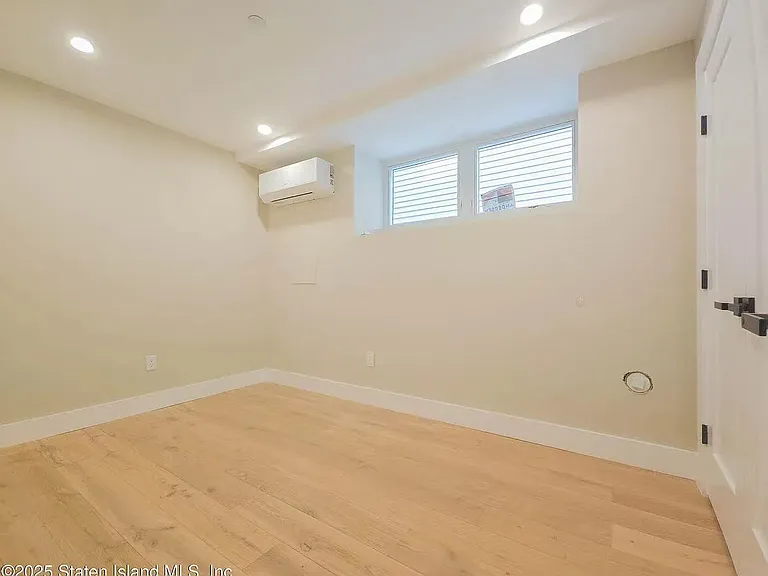 334 Van Duzer St #1 — Photo 6