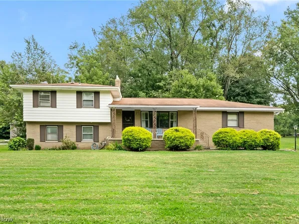 2591 Woodview Rd, Uniontown, OH 44685