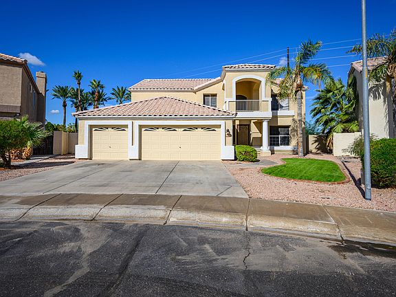 3rd image of 11042 W Dana Ln
