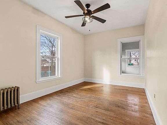 4th image of 76 Myrtle St