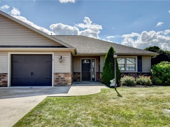 2 Fairway Ln, Coshocton, OH 43812